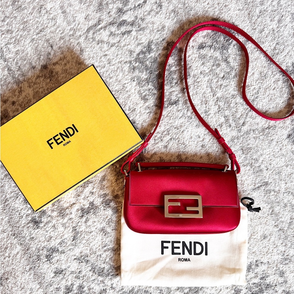 SOLD‼️Fendi mini baguette red satin crossbody bag phone pouch - Picture 2 of 11